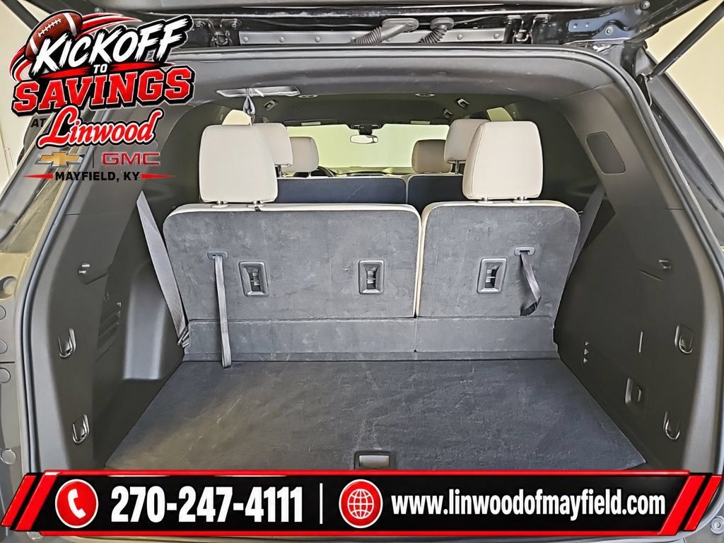 Used 2023 Chevrolet Traverse LS FWD image 12