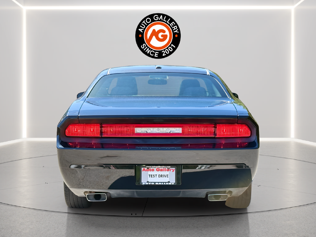 Used 2014 Dodge Challenger SXT RWD image 6