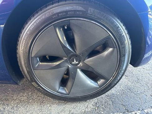 Used 2020 Tesla Model 3 Standard Range Plus RWD image 8