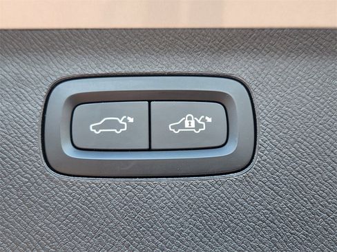 Used 2023 Volvo XC90 T8 Plus w/ Protection Package Premier image 25