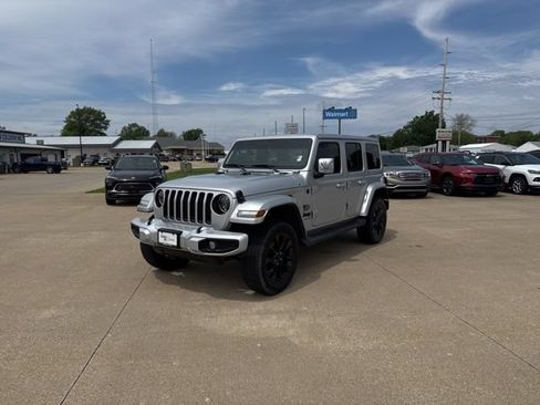 Used 2023 Jeep Wrangler Unlimited Sahara AWD/4WD image 3