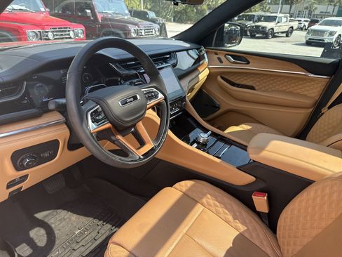 Used 2025 Jeep Grand Cherokee L Summit image 15