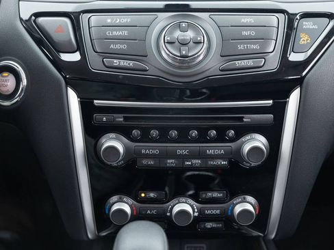 Used 2018 Nissan Pathfinder S AWD/4WD image 36