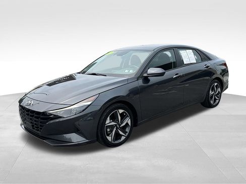 Used 2023 Hyundai Elantra SEL w/ Convenience Package FWD image 3