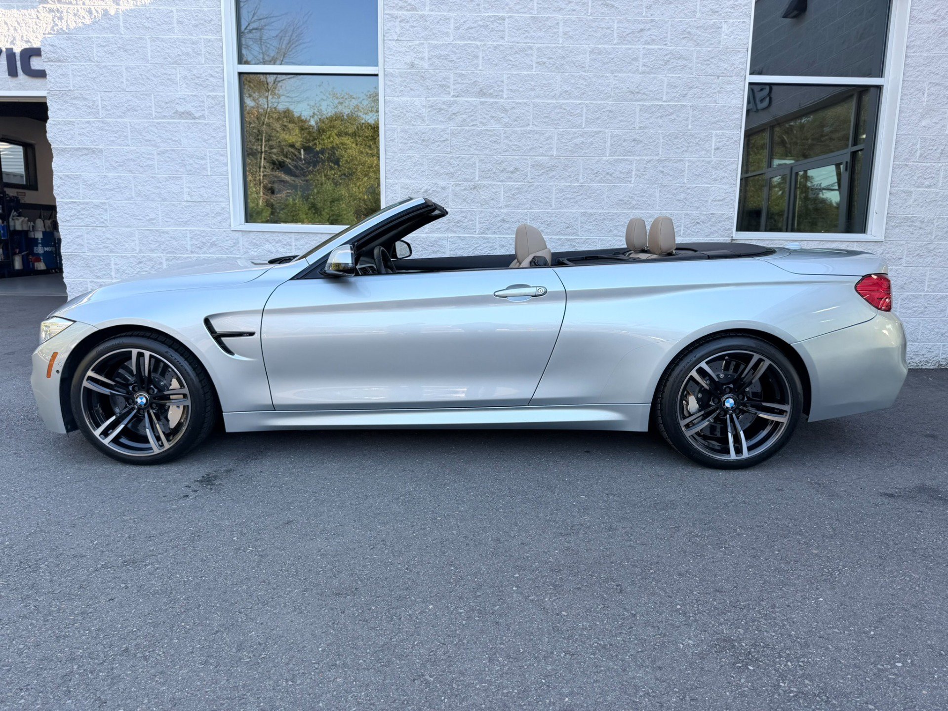 Used 2015 BMW M4 Convertible RWD image 13