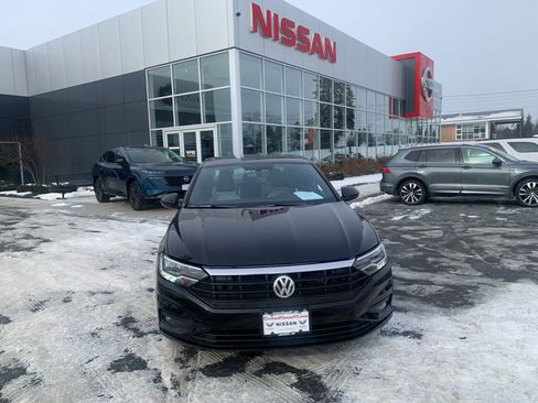 Used 2020 Volkswagen Jetta R-Line w/ R-Line Cold Weather Package image 2