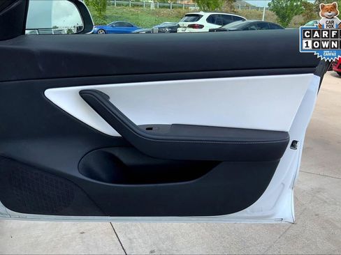 Used 2020 Tesla Model 3 Standard Range Plus image 18