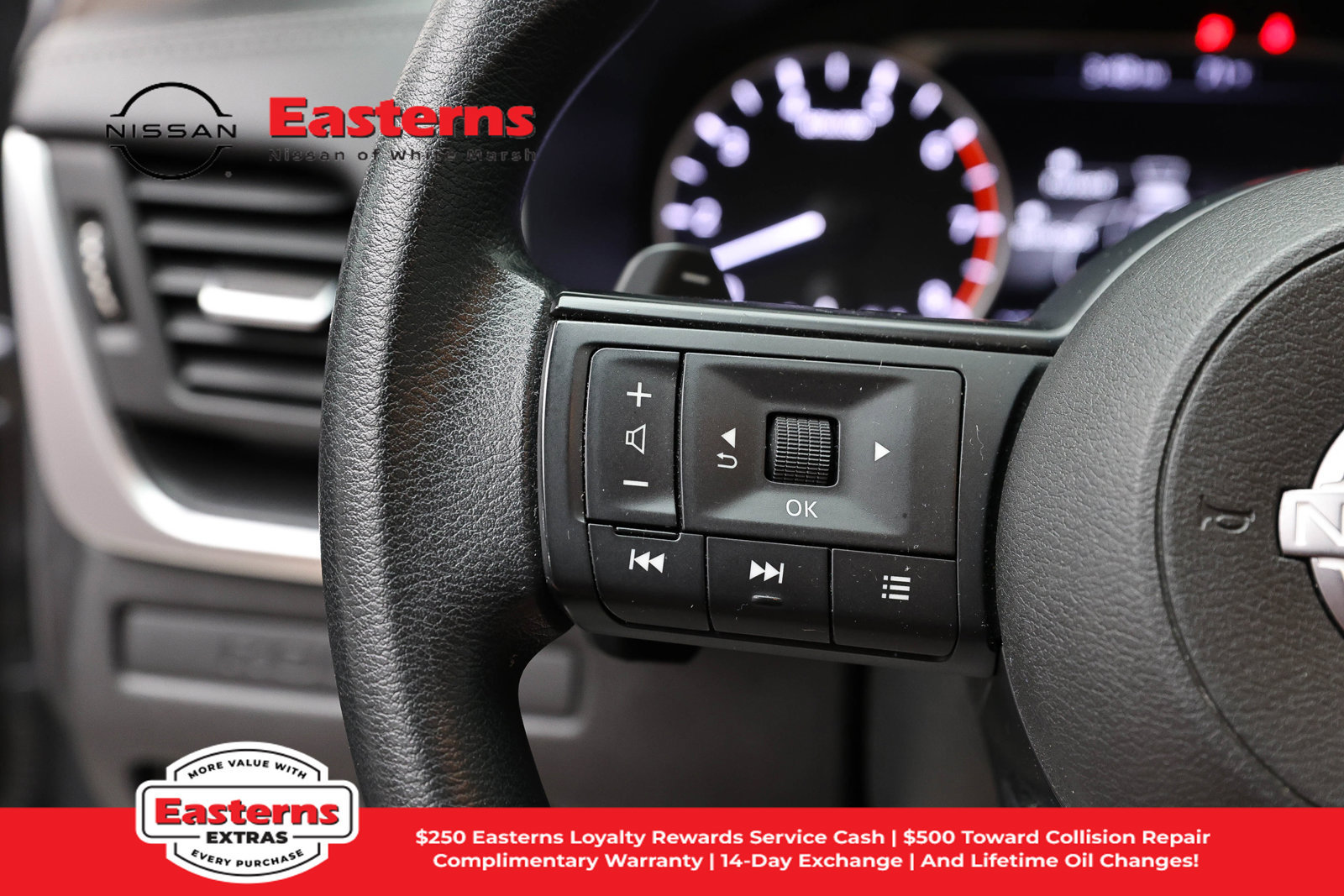 Used 2023 Nissan Rogue S AWD/4WD image 15