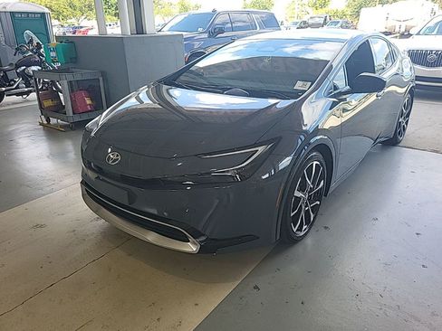 Used 2025 Toyota Prius Plug-In Hybrid FWD image 1