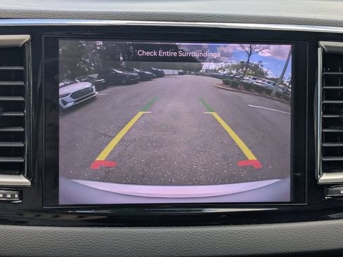 Used 2023 Chrysler Pacifica Touring-L FWD image 22