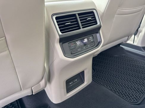 Certified 2024 Volkswagen Atlas SE image 17