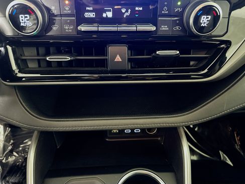 Used 2023 Toyota Highlander L image 23