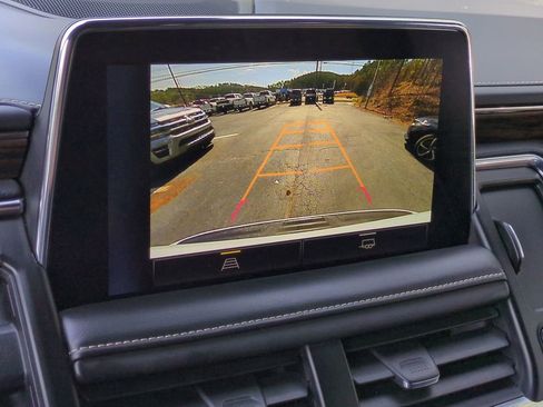 Used 2024 Chevrolet Suburban Premier RWD image 25