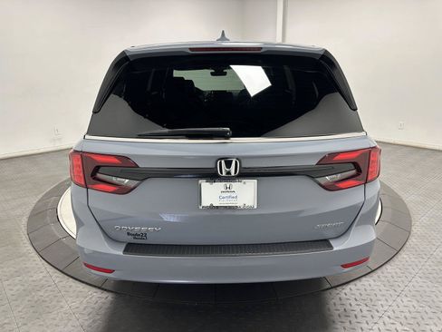 Used 2024 Honda Odyssey Sport image 11