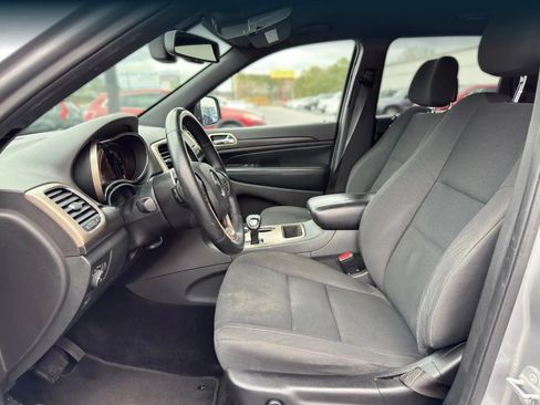 Used 2014 Jeep Grand Cherokee Laredo w/ 18" Wheel & 8.4" Radio Group RWD image 2