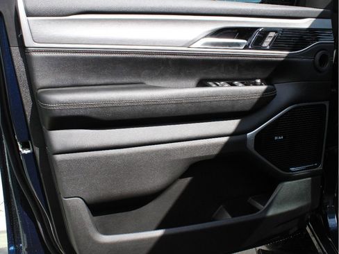 New 2026 Jeep Grand Wagoneer Limited AWD/4WD image 9