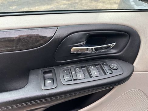 Used 2016 Dodge Grand Caravan SXT w/ Rear Park Assist Package image 13