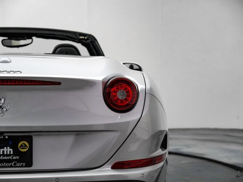 Used 2016 Ferrari California T image 19