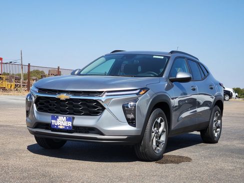 New 2026 Chevrolet Trax LT w/ Driver Confidence Package FWD image 2