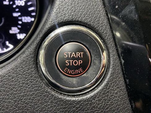 Used 2015 Nissan Rogue SV FWD image 13