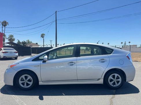 Used 2015 Toyota Prius Two FWD image 3