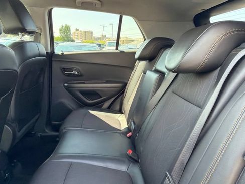 Used 2019 Chevrolet Trax LT w/ LT Convenience Package FWD image 20