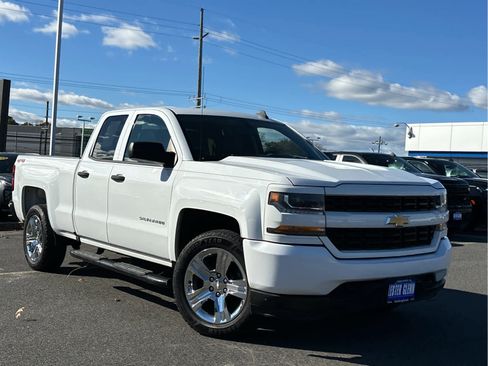 Used 2018 Chevrolet Silverado 1500 Custom w/ Custom Value Package image 33