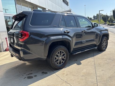 Used 2025 Toyota 4Runner SR5 AWD/4WD image 6