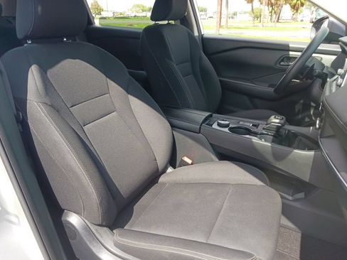 Used 2024 Nissan Rogue S AWD/4WD image 16