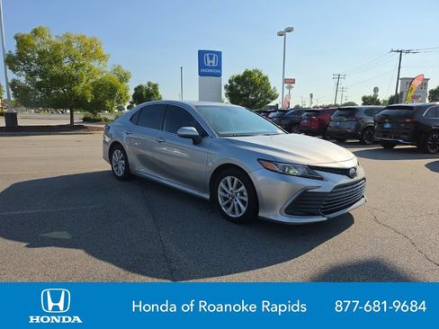 Used 2023 Toyota Camry LE FWD image 7