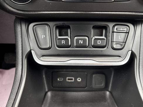 Used 2019 GMC Terrain SLE w/ Driver Convenience Package AWD/4WD image 16