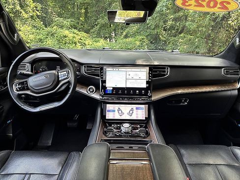 Used 2023 Jeep Grand Wagoneer L Series II AWD/4WD image 19
