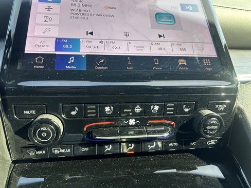 Used 2023 Jeep Grand Cherokee Overland image 23