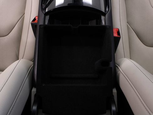 Used 2018 Ford Edge Titanium w/ Equipment Group 302A FWD image 29