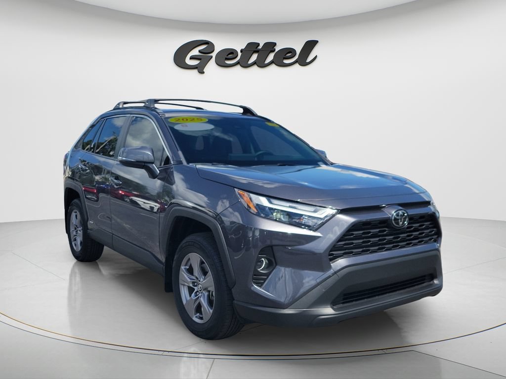 Used 2025 Toyota RAV4 XLE AWD/4WD image 3