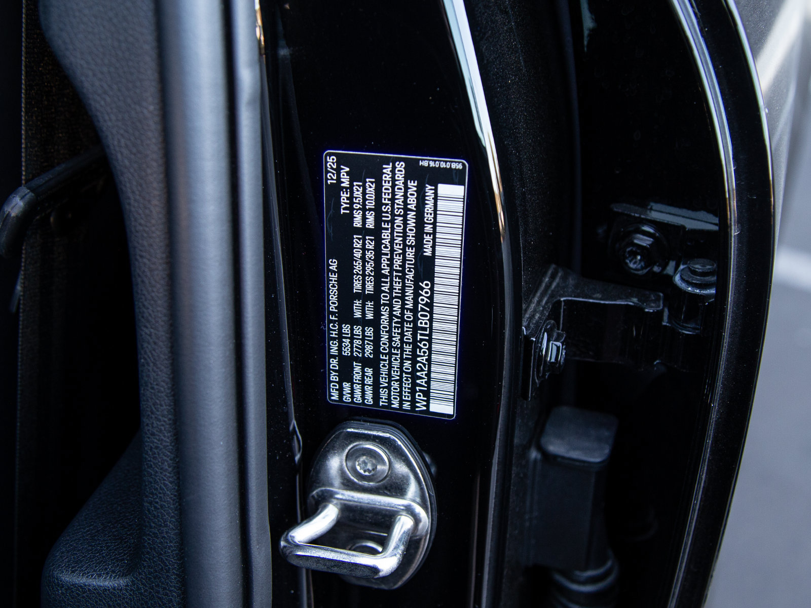 Certified 2026 Porsche Macan Turbo AWD/4WD image 20
