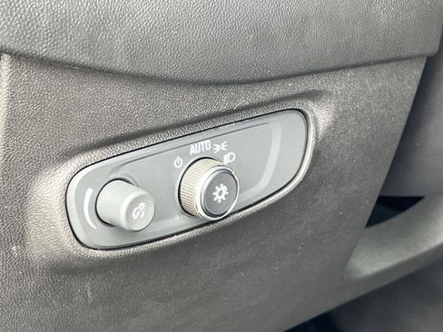 Used 2019 Chevrolet Equinox LS w/ LS Convenience Package FWD image 17