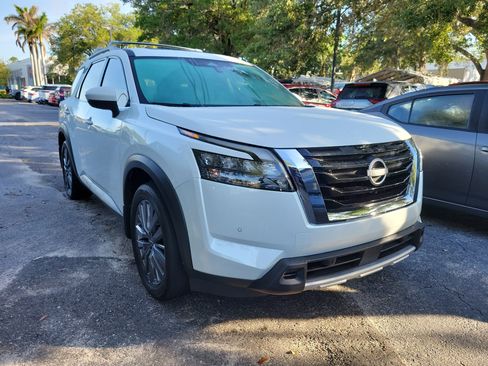 Certified 2025 Nissan Pathfinder SL w/ SL Premium Package FWD image 1
