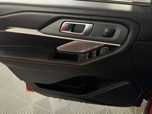 Used 2025 Ford Explorer ST image 17