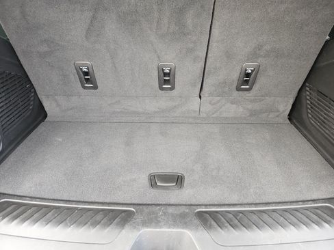 Used 2022 Chevrolet Tahoe LT w/ Luxury Package RWD image 34