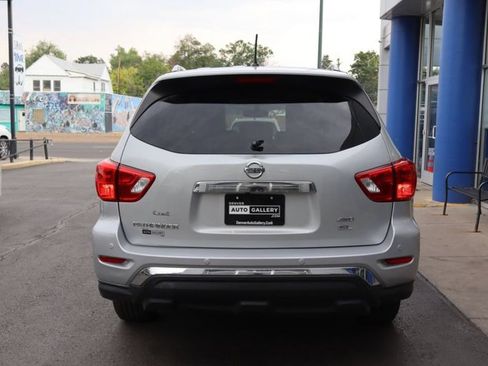 Used 2018 Nissan Pathfinder SL AWD/4WD image 4