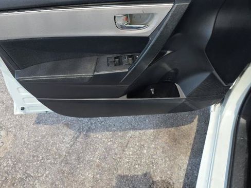 Used 2017 Toyota Corolla LE FWD image 6