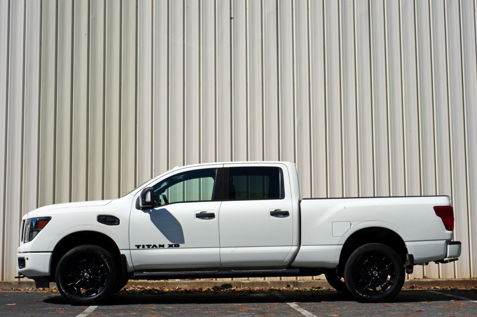 Used 2018 Nissan Titan SL w/ Midnight Edition AWD/4WD image 46