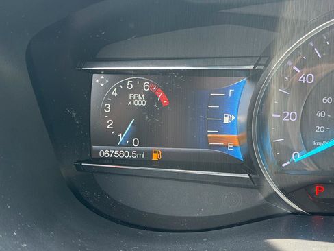Used 2018 Ford Explorer XLT w/ Equipment Group 202A AWD/4WD image 17