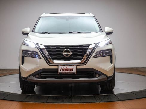 Used 2021 Nissan Rogue SL image 2