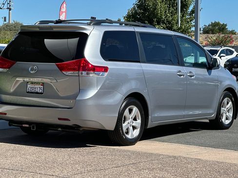 Used 2012 Toyota Sienna LE FWD image 4