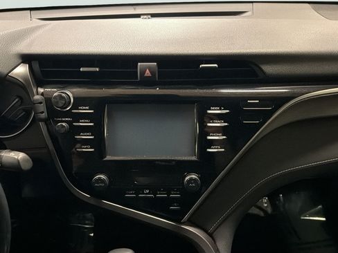 Used 2018 Toyota Camry SE FWD image 18