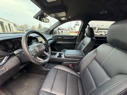 Used 2025 GMC Acadia Elevation w/ Elevation Premium Package