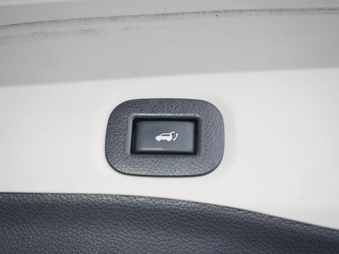Used 2020 Nissan Rogue SV AWD/4WD image 11