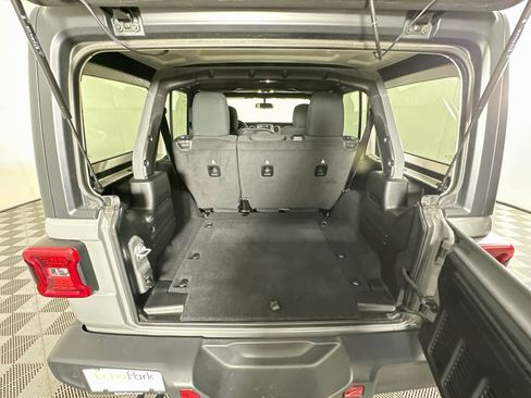 Used 2021 Jeep Wrangler Unlimited Sport AWD/4WD image 27